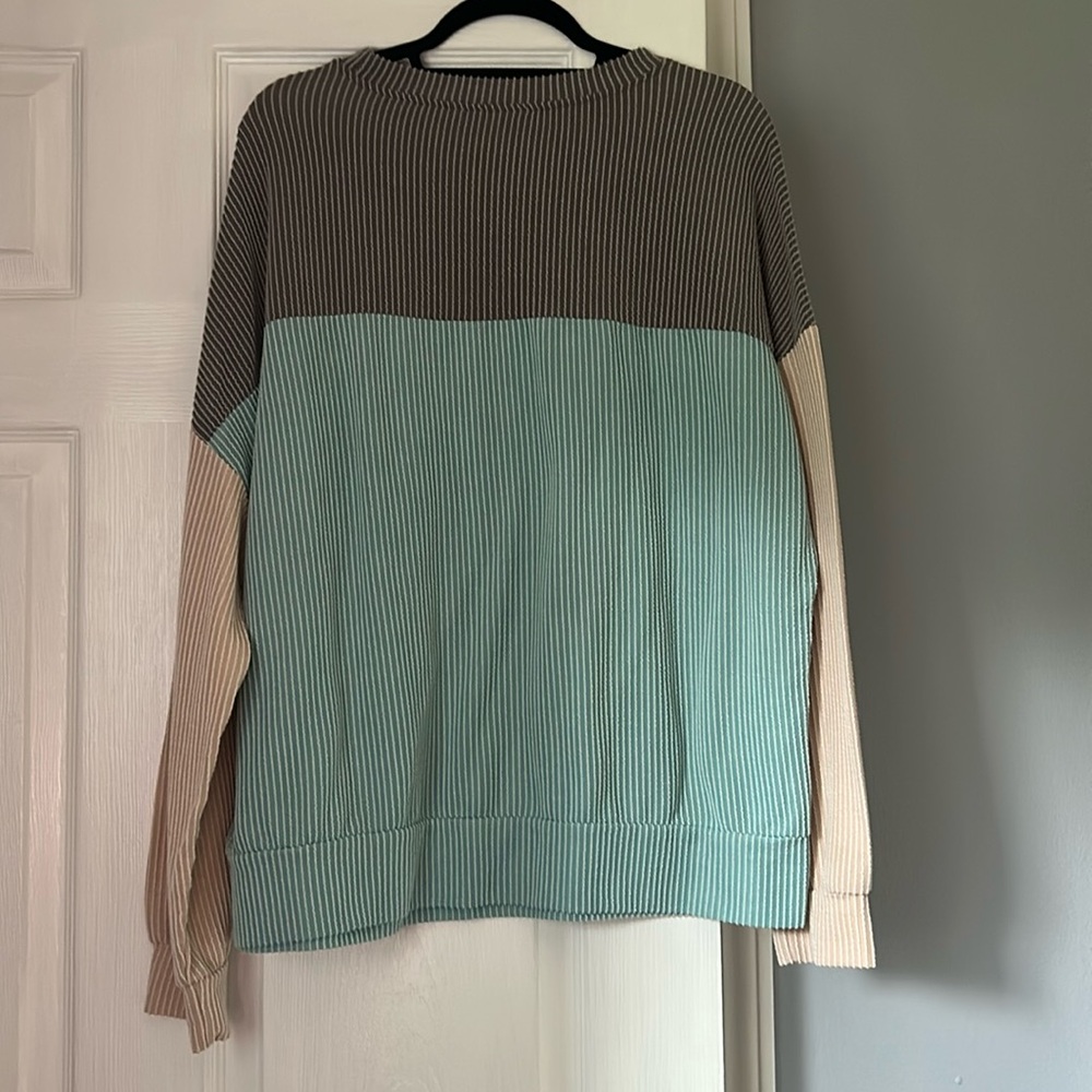 Colorblock top - Picture 3 of 4